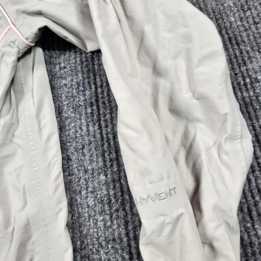 The‎ North Face HyVent Jacket Girls XL Beige Hooded Waterproof Lined Rain Coat